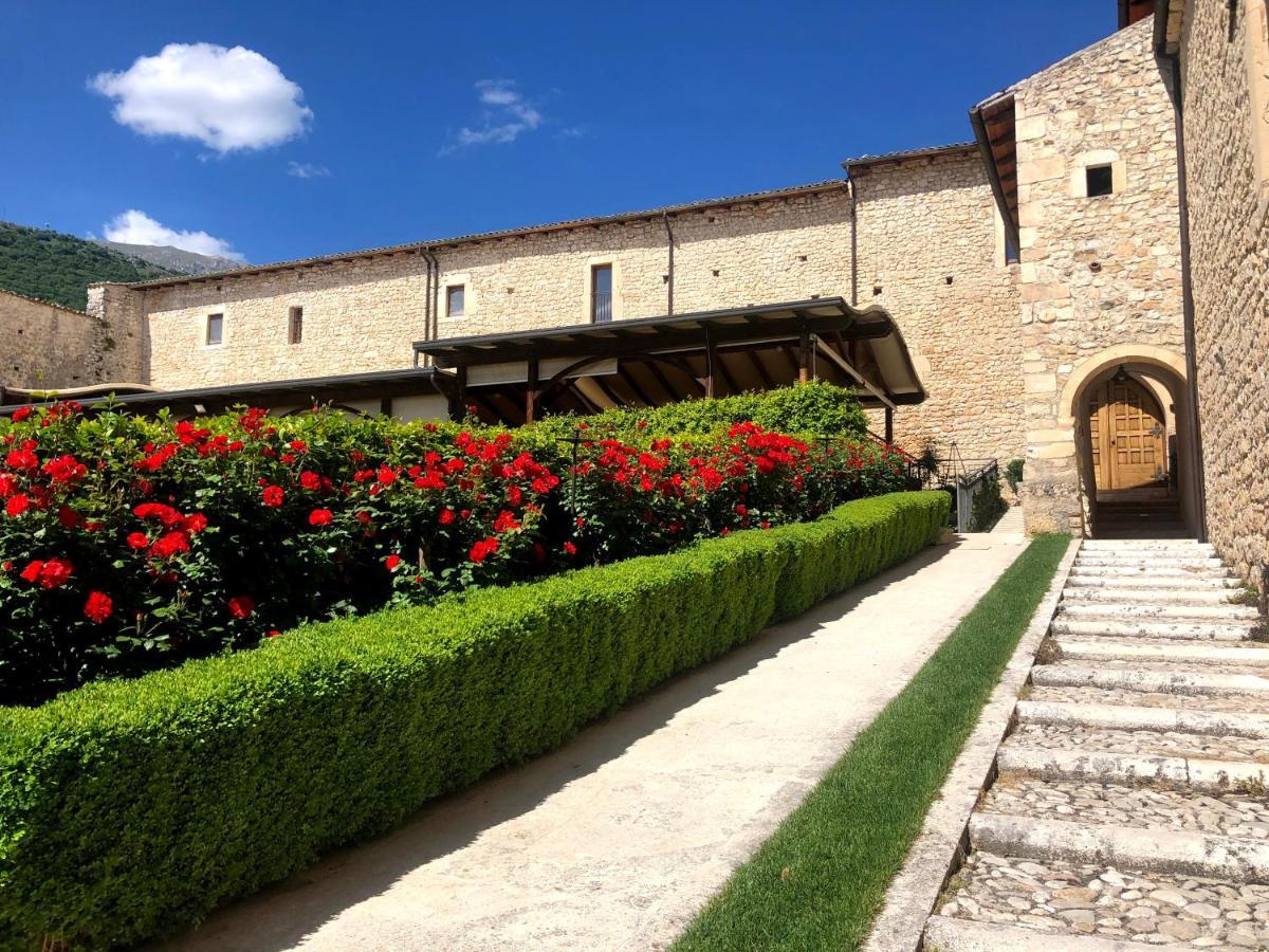 Monastero Fortezza Di Santo Spirito Hotel Fossa Kültér fotó